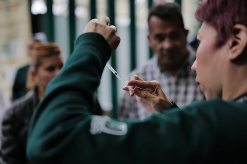 IMSS lleva más de 16.5 millones de vacunas por temporada invernal