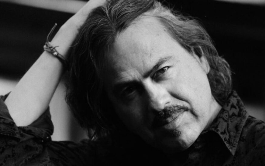 José Manuel Aguilera de la Barranca rinde homenaje a la literatura mexicana con Tinta negra y roja