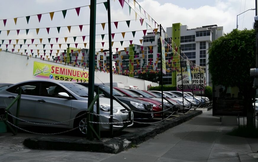 Adjudica Órgano de Administración Judicial 571 vehículos a proveedor consentido