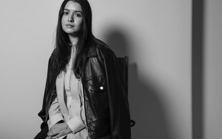 Paulina Ávila presenta “La hora azul”, una exploración fotográfica sobre lo efímero, la memoria y la convivencia