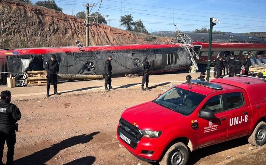 Descarrilamiento en España: celebran funeral y homenaje a las víctimas en el lugar del accidente