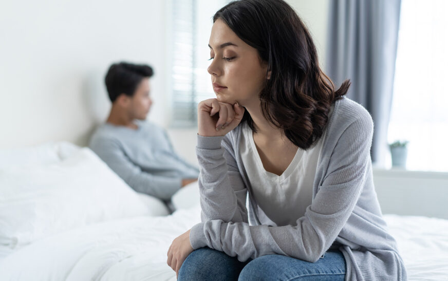 Cuando el amor duele: ¿Tu pareja te presiona para embarazarte o impedir una decisión reproductiva?