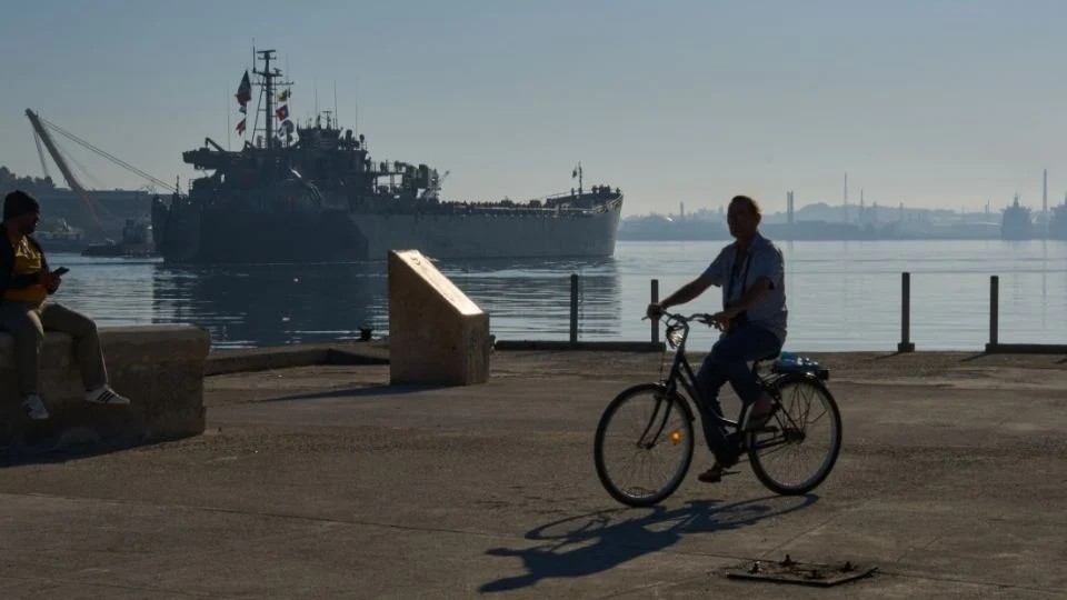 Cuba presume en TV la descarga de víveres mexicanos en La Habana en medio de la crisis energética
